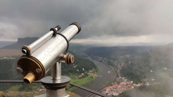 Which are the prime locations for observing meteor showers in the UK countryside?